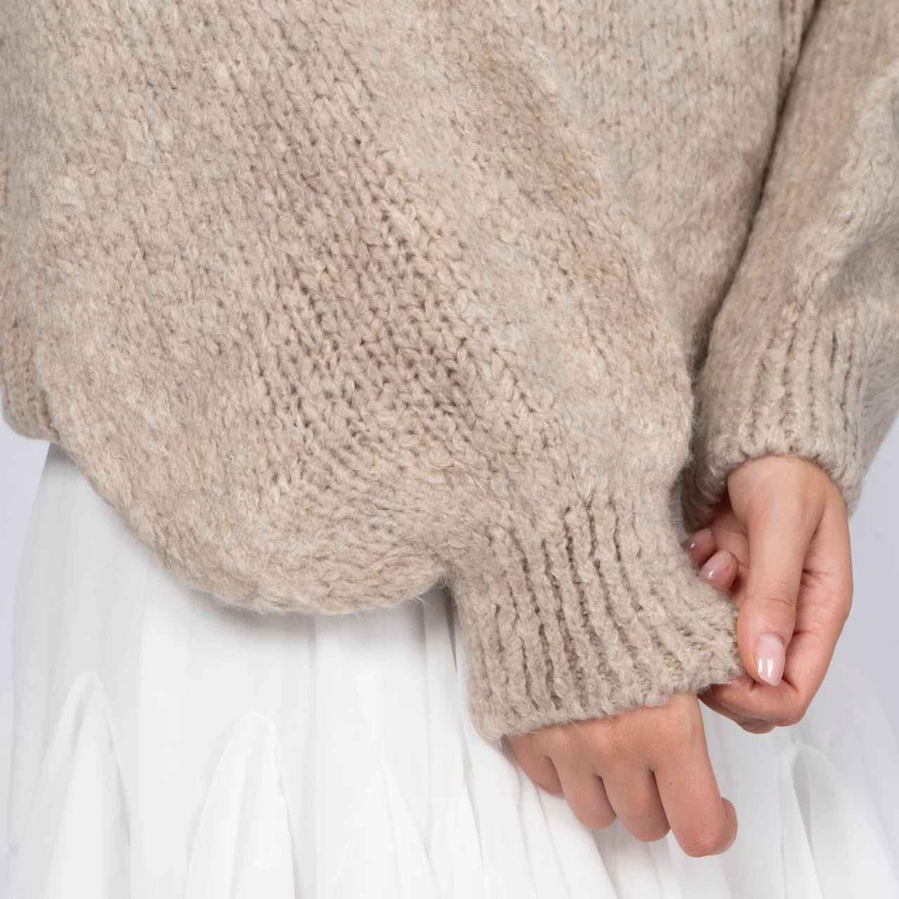 Būtisks lielizmēra adījums