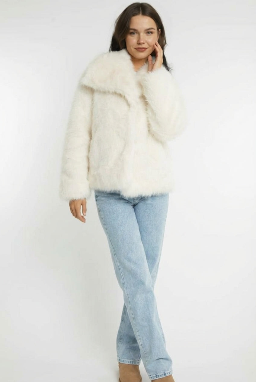 Mākslīgās kažokādas jaka