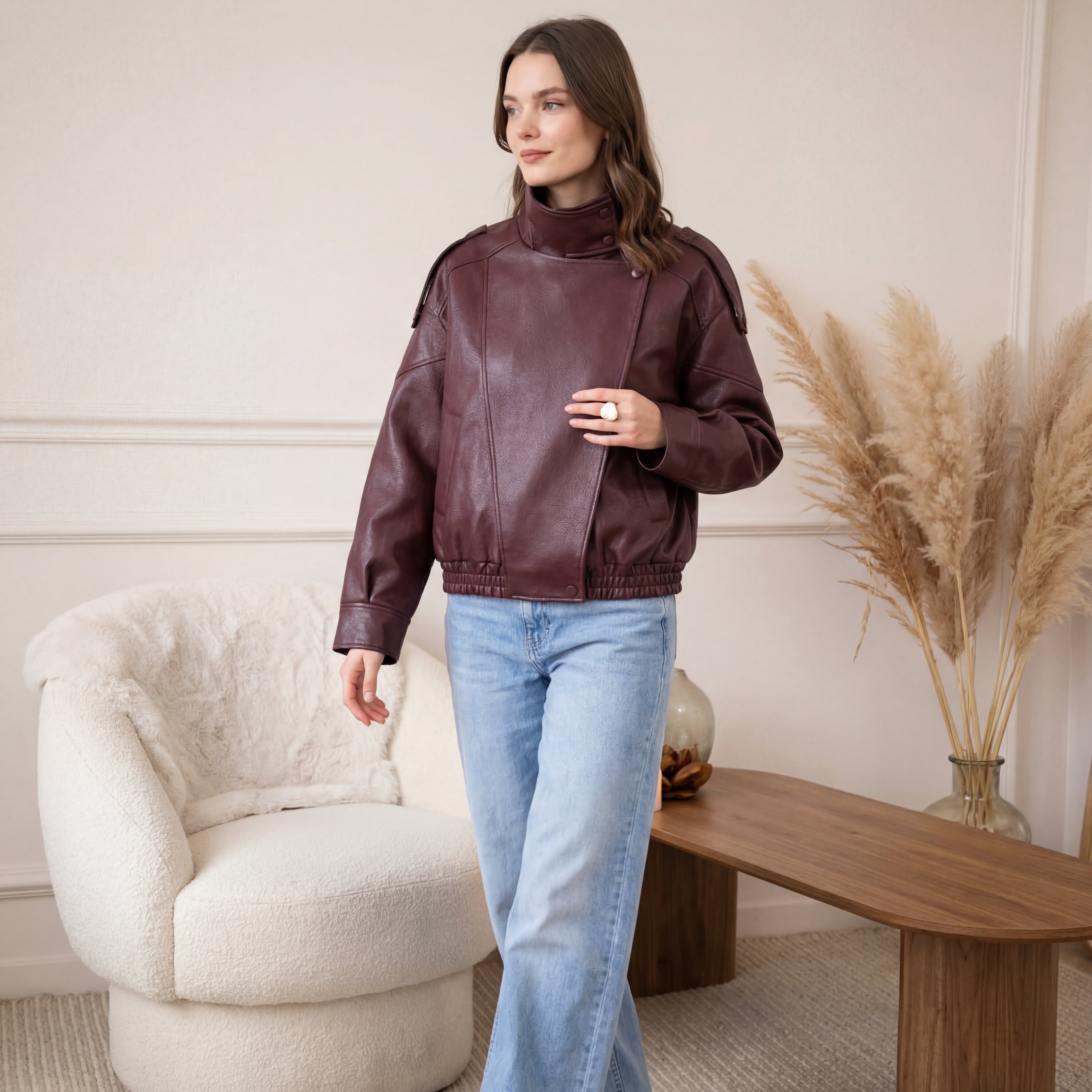 Carla asimetriskā ādas jaka