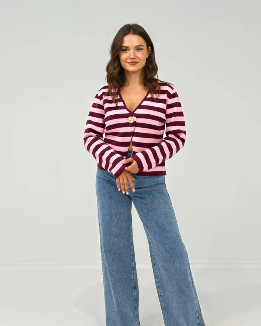 Svītrains tops ar dekoratīvu pogu