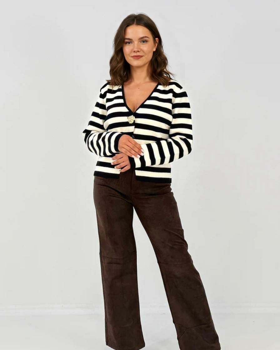 Svītrains tops ar dekoratīvu pogu