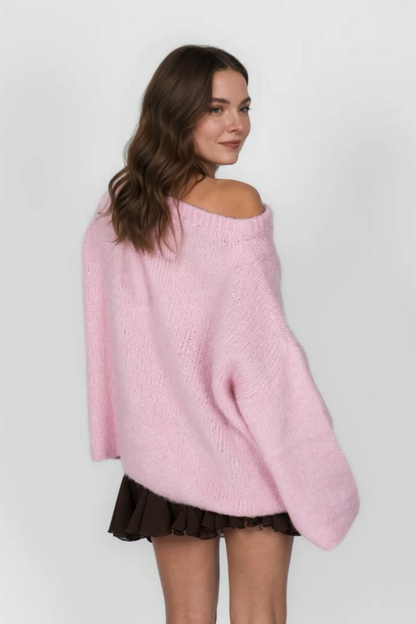 Īpaši mīksts adījums ar atkailinātiem pleciem