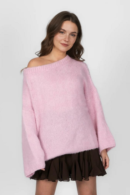 Īpaši mīksts adījums ar atkailinātiem pleciem