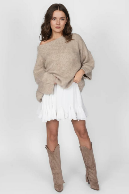 Īpaši mīksts adījums ar atkailinātiem pleciem