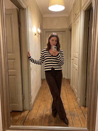 Svītrains tops ar dekoratīvu pogu