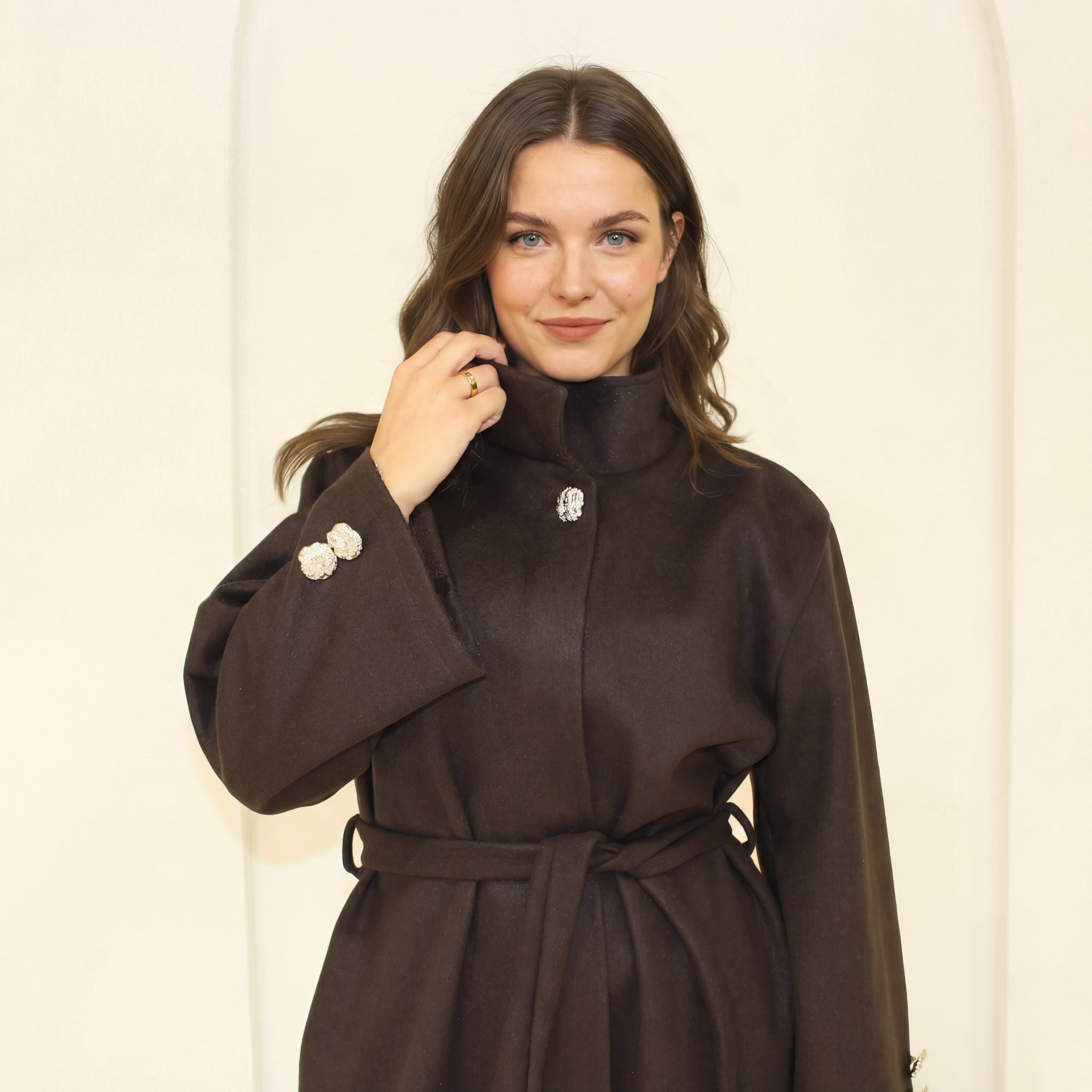 Garš mētelis ar stāvapkakli