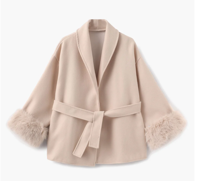 Īss mētelis ar kažokādas aprocēm