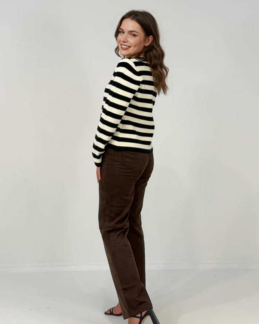 Svītrains tops ar dekoratīvu pogu