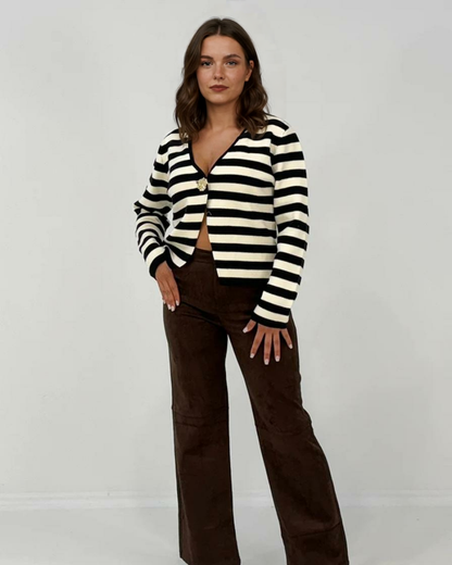 Svītrains tops ar dekoratīvu pogu