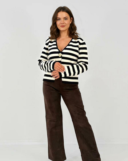 Svītrains tops ar dekoratīvu pogu