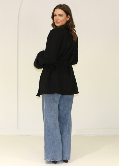 Īss mētelis ar kažokādas aprocēm