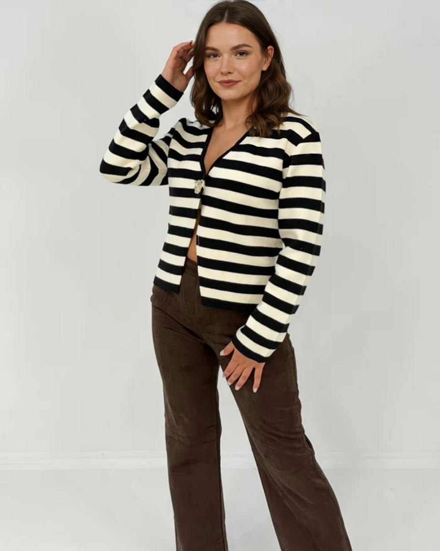 Svītrains tops ar dekoratīvu pogu